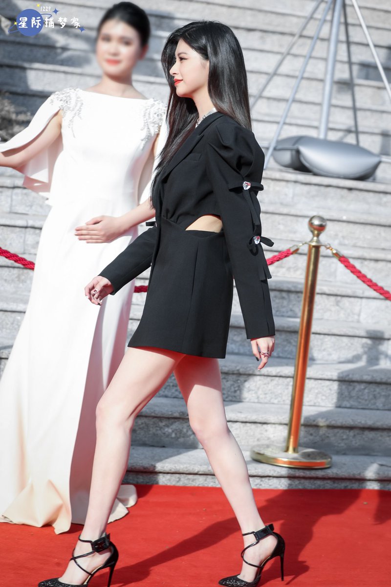 EVERGLOW_GL0BAL's tweet photo. #YIREN at Lushan Film Festival's Red Carpet!

 #EVERGLOW #에버글로우 #왕이런 #이런 #王怡人 https://t.co/HWFtQzEq6o
