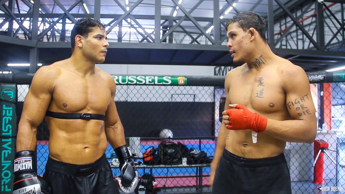 BorralhoCaio's tweet photo. LETS GOOOO TWIN BROTHER 😂😂😂😂😂😂 rooting for you brother, I hope you smash Luke worst than this second photo 😂😂😓 https://t.co/VfzeVnoKXW