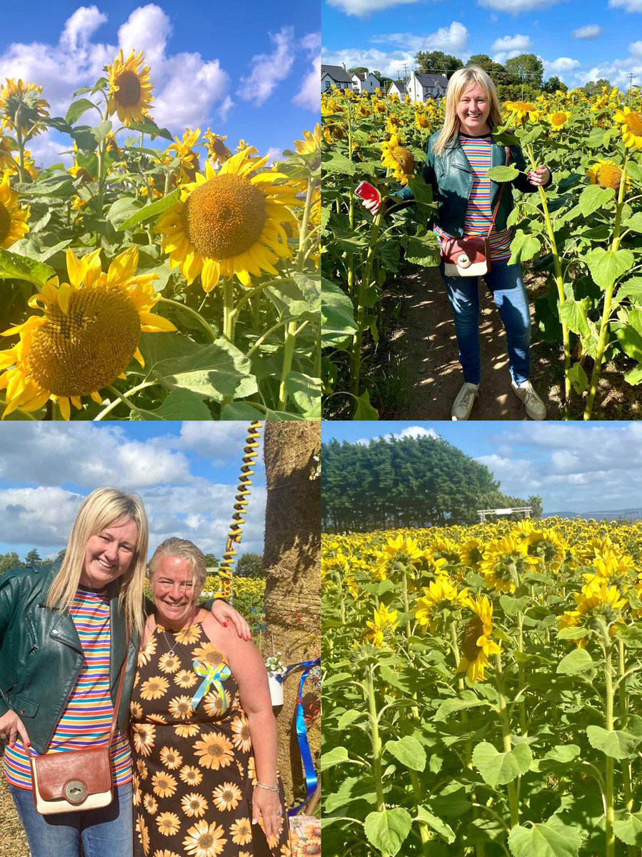 MaryforDerry's tweet image. 🌻 Walking #pathofhope at #MullanCentre Quigleys Pt &amp;amp; met inspirational @GeraldineMulla6 yesterday

Today’s 2nd anniversary of Geraldine’s husband John &amp;amp; children Tomás &amp;amp; Amelia

Field open to public today &amp;amp; tomorrow 12- 5pm.

FREE 
Donations welcome

#sunflowers #sunflowerfield
