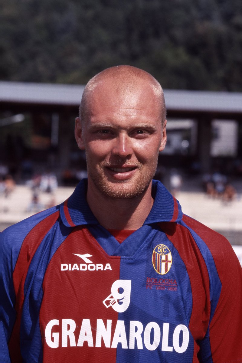 Klas Ingesson was born on this day in 1968. Taken far too soon, may he rest in peace.