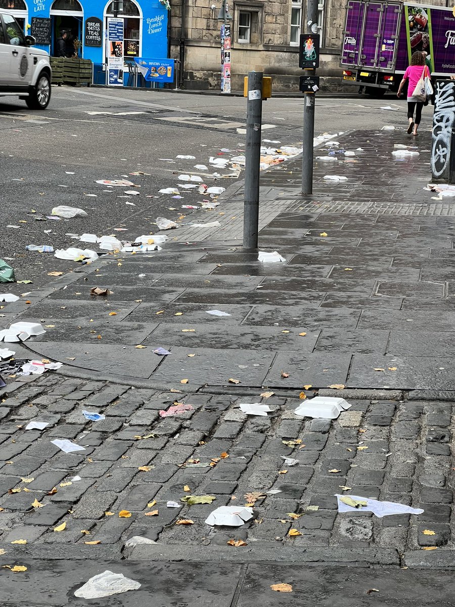 Welcome tourists, to one of the oldest and most beautiful areas of Edinburgh. @Edinburgh_CC #EdFringe22 #FairWages #BinWorkerStrike