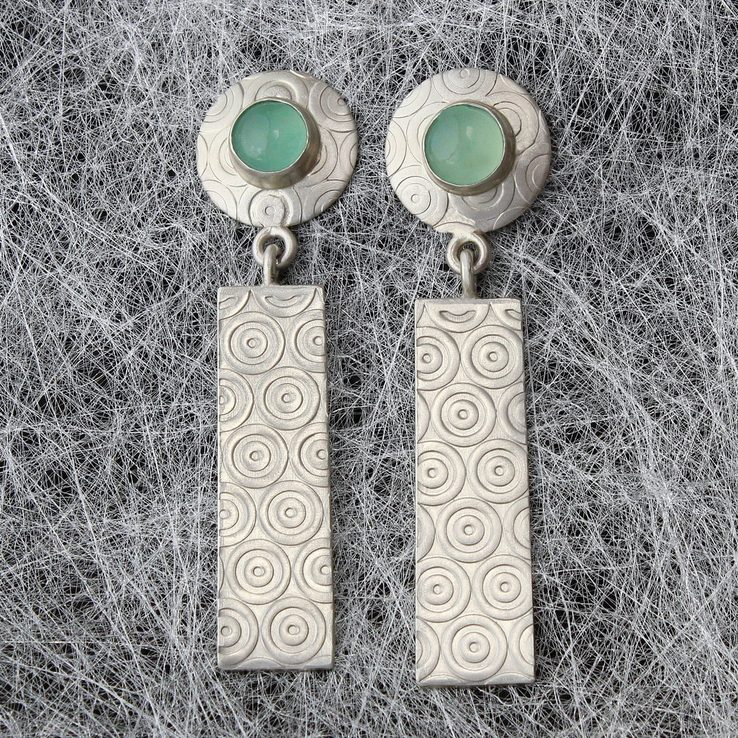 Our new Satin Silver jewellery range can now be seen at the wonderful <a href="/DazzleJewellery/">Dazzle Exhibitions</a> exhibition at <a href="/DovecotStudios/">Dovecot</a> in Edinburgh.

#earrings #handmadejewellery #contemporaryjewellery #aquachalcedony #gemstone #chalcedony #studdropearrings <a href="/edfests/">Edinburgh Festivals</a> #EdinburghFestivalFringe2022