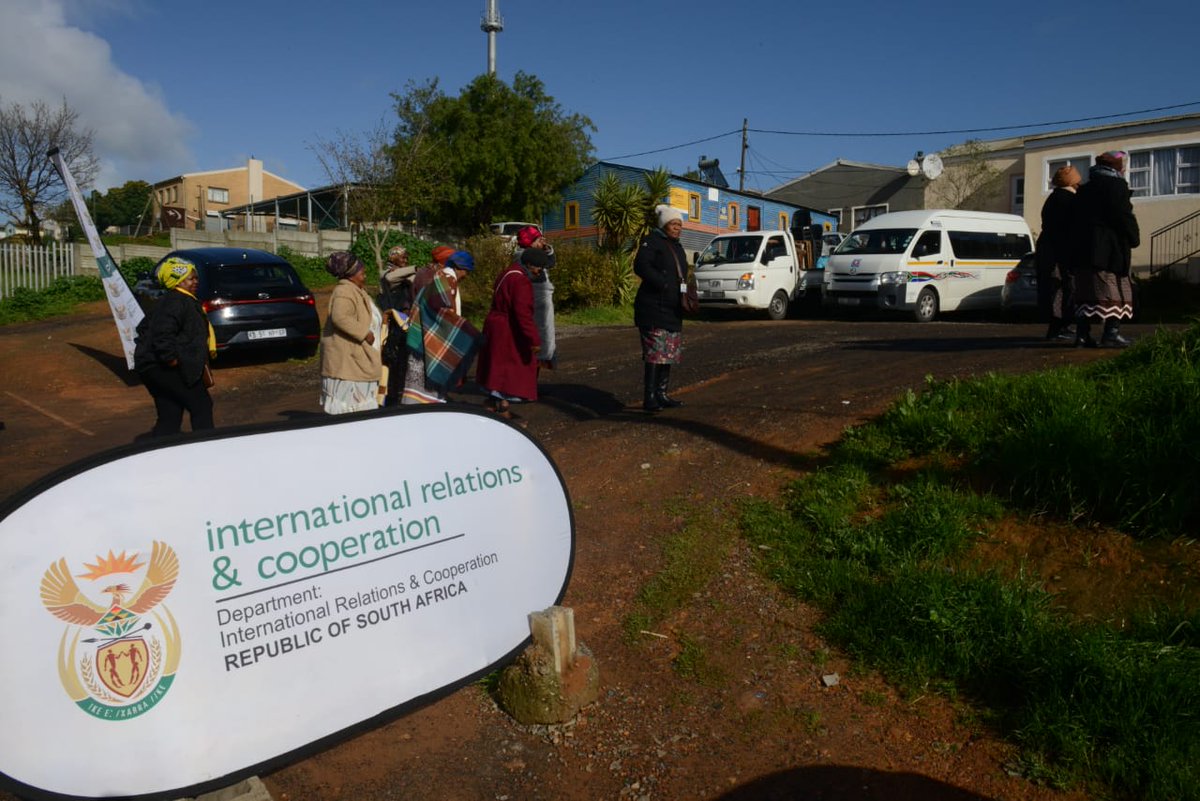 DIRCO_ZA's tweet photo. #StopGBV | The Community of Kayamandi, Stellenbosch, Cape Town arriving ahead of Minister Naledi Pandor PPP programme.
#DIRCOPPP
#WomensMonth2022 https://t.co/VHIaONcEYN