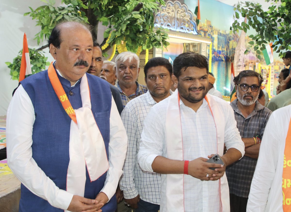 HardikPatel_'s tweet photo. आज भाजपा के प्रदेश अध्यक्ष श्री सीआर पाटील जी और वड़ताल धाम के आचार्य राकेश प्रसाद महाराज की उपस्थिति में अखिल भारतीय संत समिति द्वारा आयोजित समरस कांवड यात्रा का प्रस्थान हुआ। हरिद्वार से गंगा का जल गुजरात लाएँगे और उस जल से गुजरात के 202 पौराणिक शिवालयों में अभिषेक किया जाएगा। https://t.co/P303w7GOgd