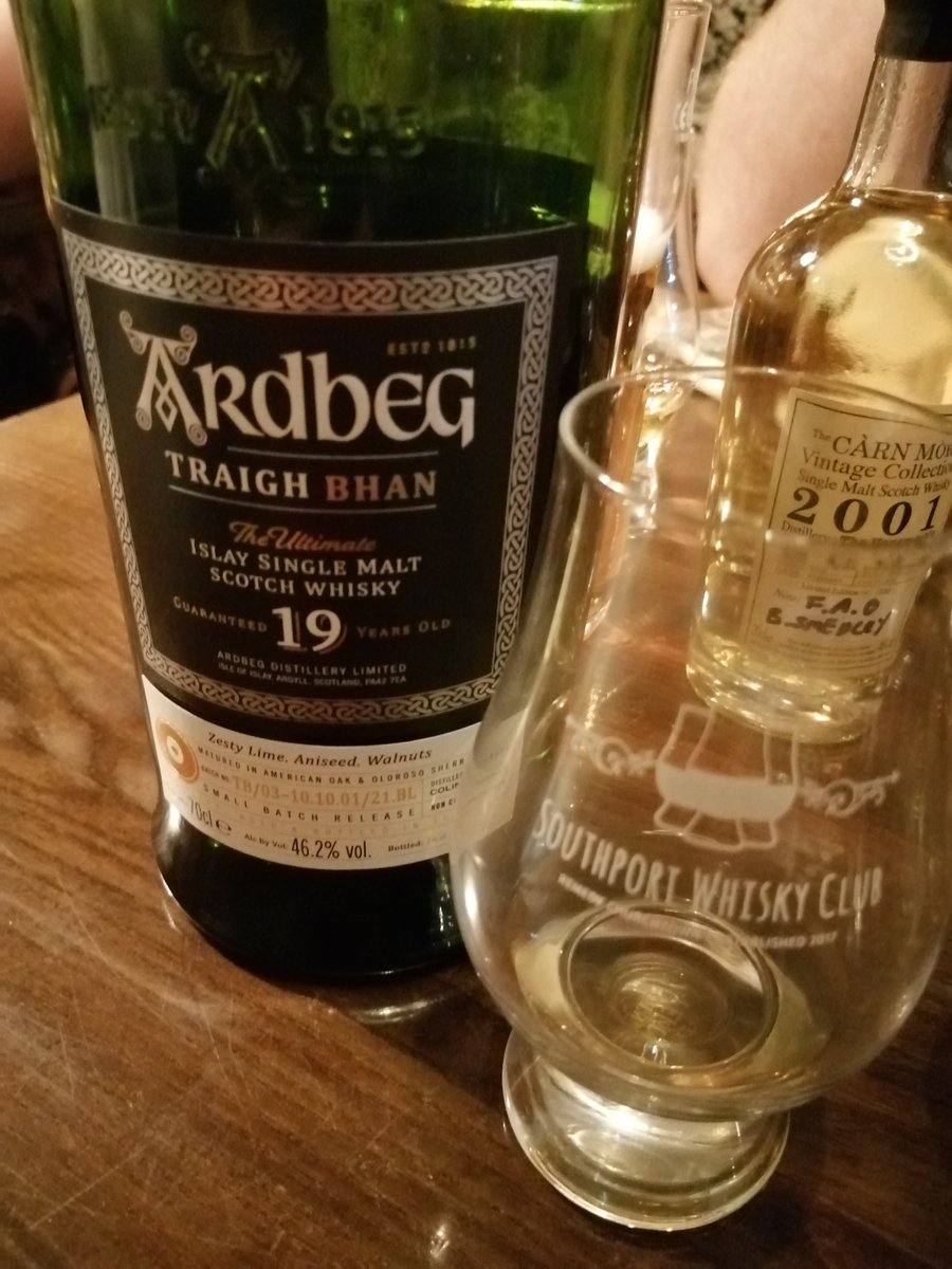 BertSmedley's tweet photo. @whiskytip @SouthportWhisky @DalaiLama @PadWhisky @mjpm67 @bogstandarddram @PaulOBrien10 @BrianVolkert @Sav70 @thewhiskeychaps @TomsDram Flange! Duncan Disorderly🐨💥
#Grueller🙄 https://t.co/ue2oq75JW0