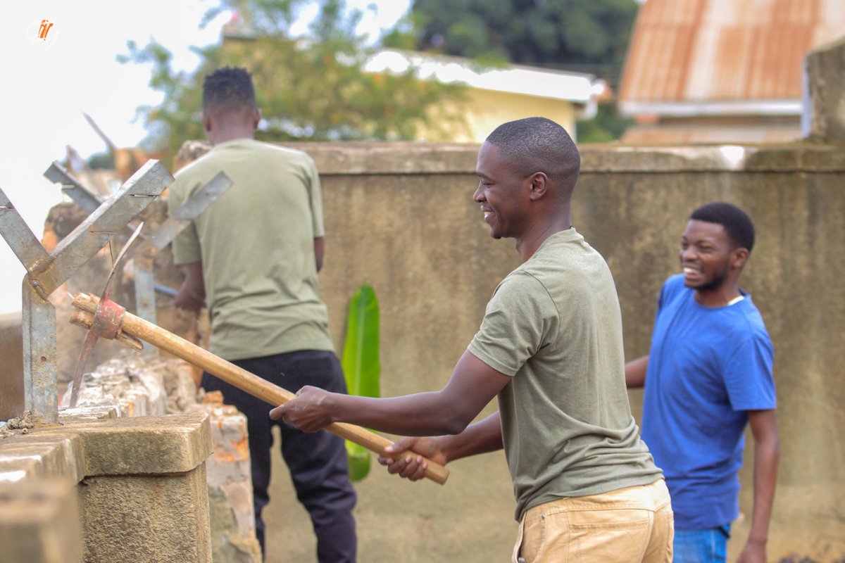 TheCityChurchL's tweet photo. It's such a good thing working together as a church, thank you so much family for coming to the "Break The Wall" ceremony.
#BreakingTheWall
#TheCityChurchLuzira
https://t.co/VAVBjUqLe5?
https://t.co/JdhEmzsz51 https://t.co/5J5OpM0nQR