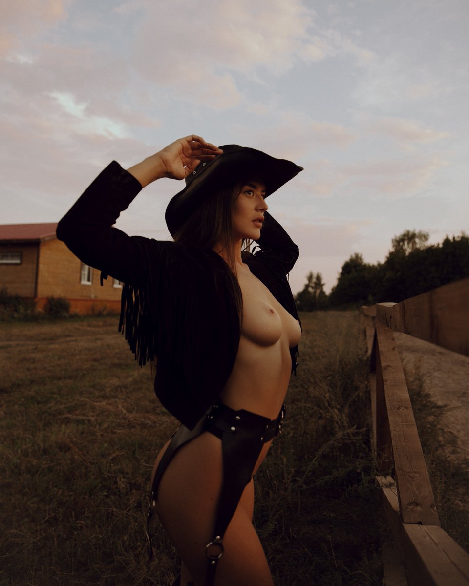NFTkris_tina's tweet photo. GM fam 🤎

Who is close to the theme of cowgirls? I have 2 PIECES left that really want to find their home ��🌵

🤠I think that cowboy liked me:
https://t.co/84HwzZaFxx 

🤠Symphony of life:
https://t.co/e7u4CLvkBZ https://t.co/BW2ZXgltvZ