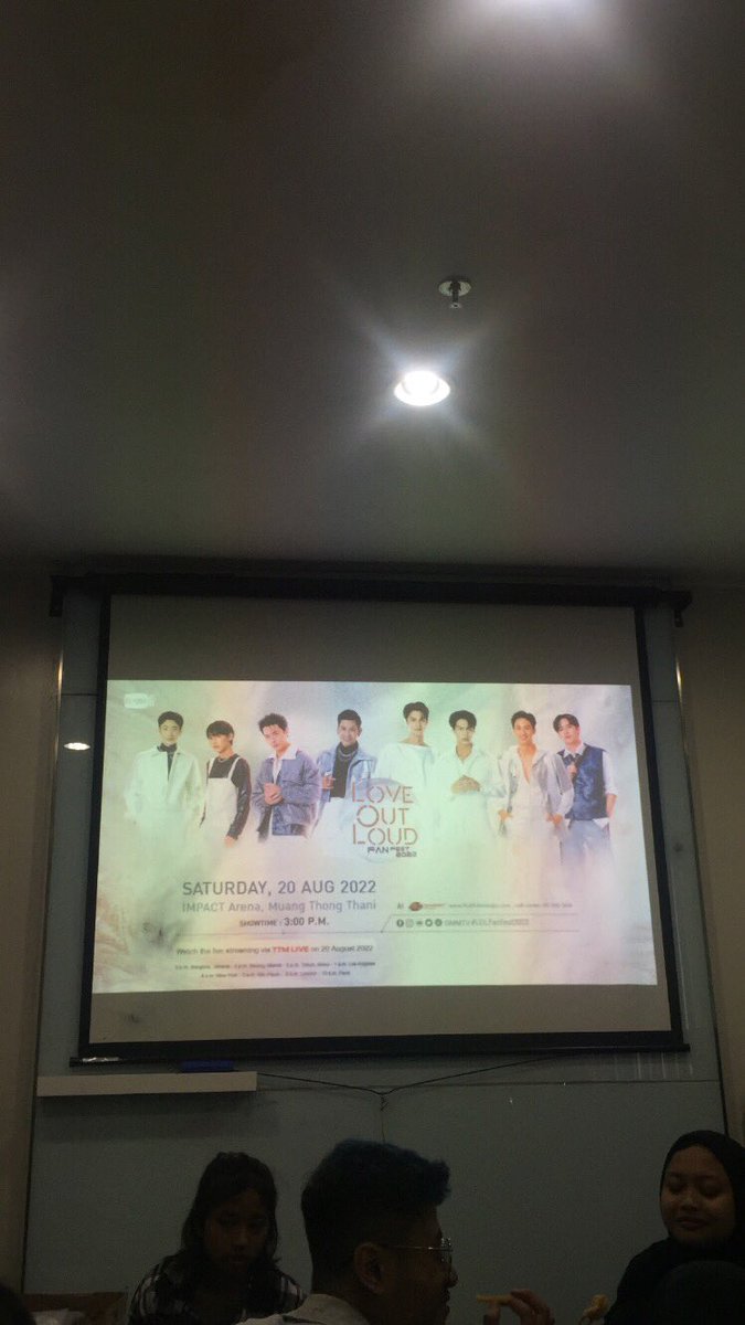 GrlBeat's tweet photo. Kenapa belum mulai, kita sudah siap😭😭😭 @GMMTV #LOLFanFest2022 #LOLBrightWin #LOLTayNew #LOLKristSingto #LOLOffGun https://t.co/E4fL3F1g8j