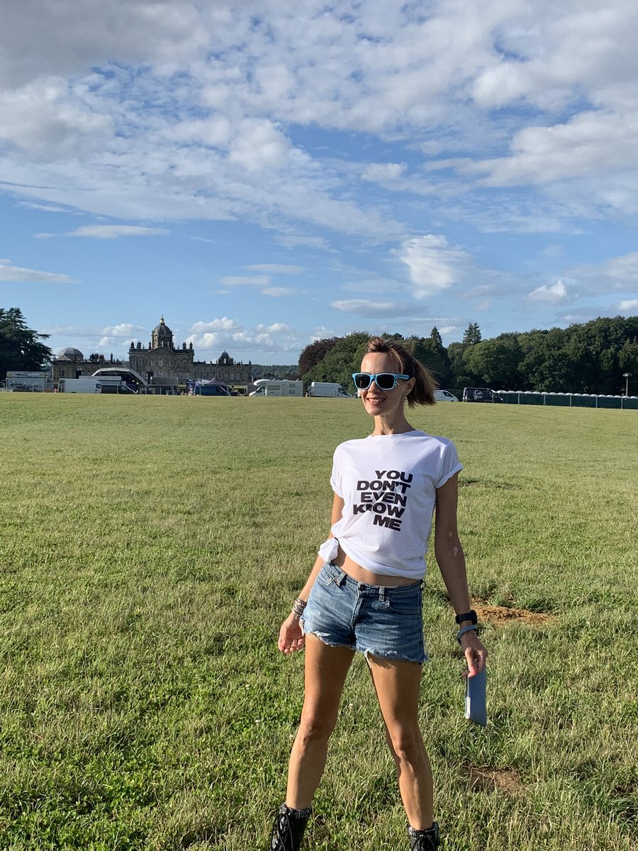 mooksally's tweet photo. What else do you wear when you're going to see @armandvanhelden ? #youdontevenknowme @Mamboibiza https://t.co/qewHeBftsH