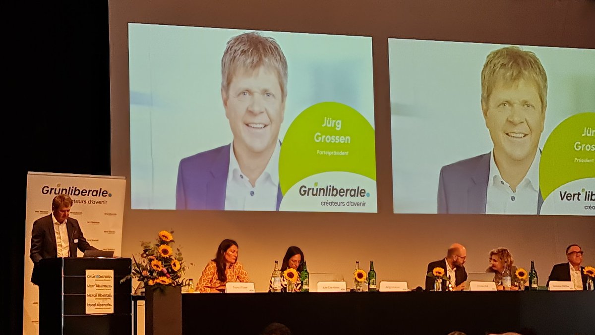 Jetzt gerade Begrüßung unseres #Präsidenten <a href="/Juerg_Grossen/">Jürg Grossen</a> an der #DVGLPCH im #Landhaus <a href="/solothurn/">Solothurn</a> - nicht ohne <a href="/GLP_SZ/">GLP Kanton Schwyz</a> 

#EsistZeit für mehr #grünliberale #Politik als Antwort zu #Klimawandel, #Energiekrise, #Erderwärmung, #Verhältnis zur #EU #InstAEU
