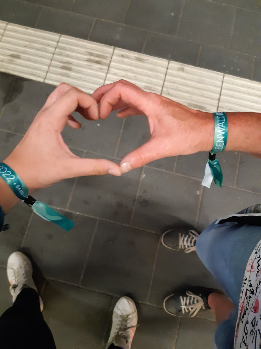 DA_Koalakopf's tweet photo. Das #EWF22 ist zwar schon ein bisschen her, aber hier sind nochmal einpaar eindrücke von mir und ein dankeschön an @dagilp_lbh für das tuhle Foto mit dir 🐨 🫶🏽 und ich hoffe dir gefällt mein geschenk (dieser komische Umschlag den du im Strem nicht öffnen wolltest🤪🥺) #DAbeimewf https://t.co/0xCmazrN2I