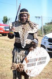 MaZuluOmuhlez's tweet photo. Kushoda this Legend today. I really miss the late Mgilija Nhleko. He would've given us show 😂♥️. Gone too soon 🕊️#InkosiEsibayeni #Amabutho #Nongoma #BayedeDawg #AmaZuluroyalfamily https://t.co/I5VvUQzcUp