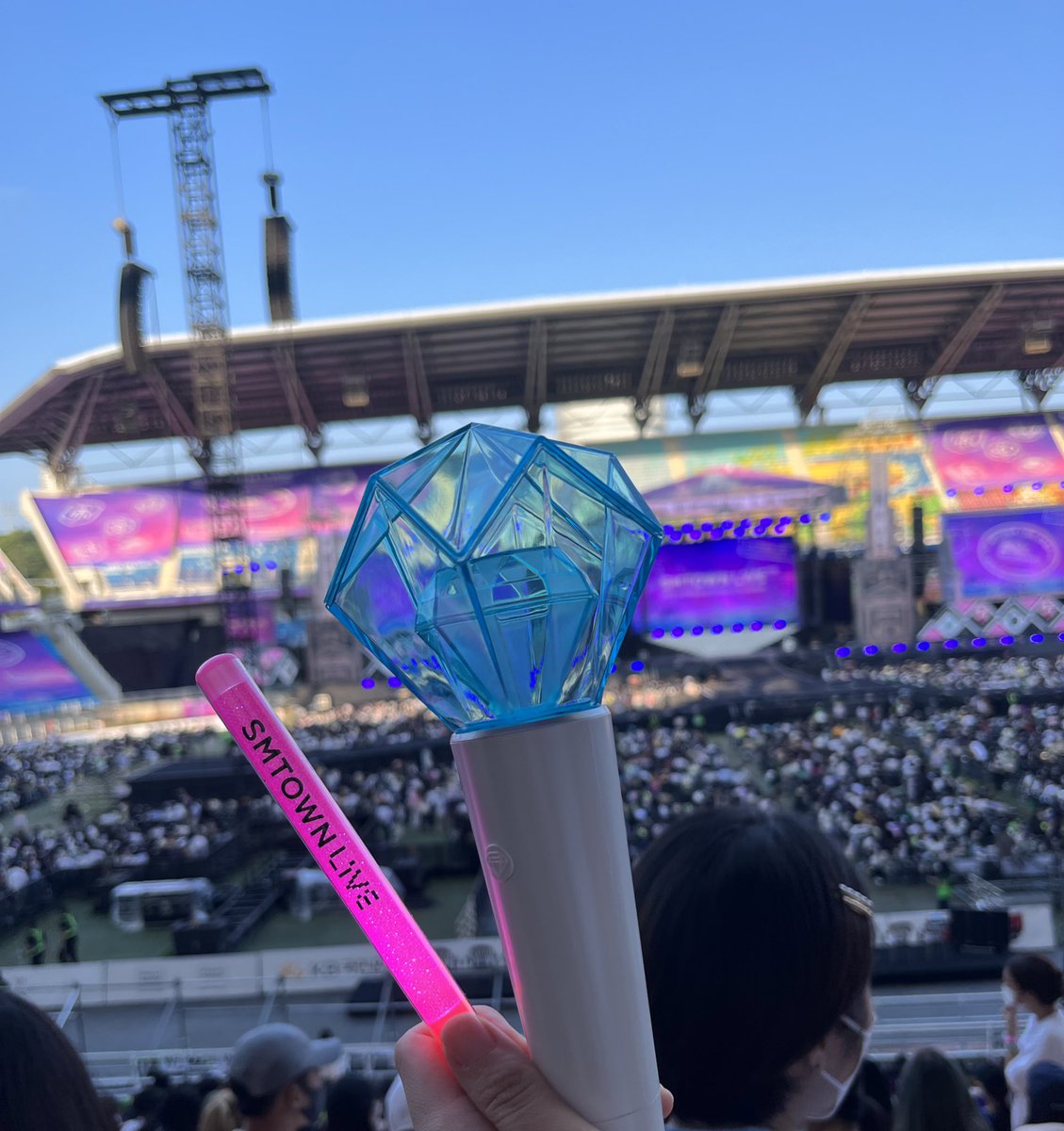 featbumki's tweet photo. 선공개 들으러 왔습니다 https://t.co/b699eN8f56