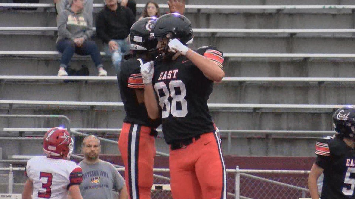 SportsZoneKCAU9's tweet photo. TWO-A-DAYS: SIOUX CITY EAST!

The @sceastfootball team finished a little short of their marks last season, but adding a new head coach and sprinkling in some veteran playmakers may be the Black Raiders' recipe for success!

WATCH HERE 🏈⬇️
https://t.co/E7352x7bgH https://t.co/WIQdtc7EVW