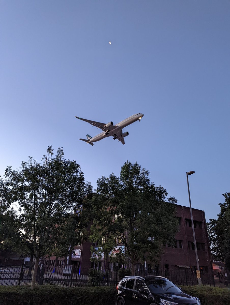 paulmfarrell's tweet photo. Stayed very close to the airport last night but the room was very quiet despite that. #INeedMySleep https://t.co/OwPdMoWlM5