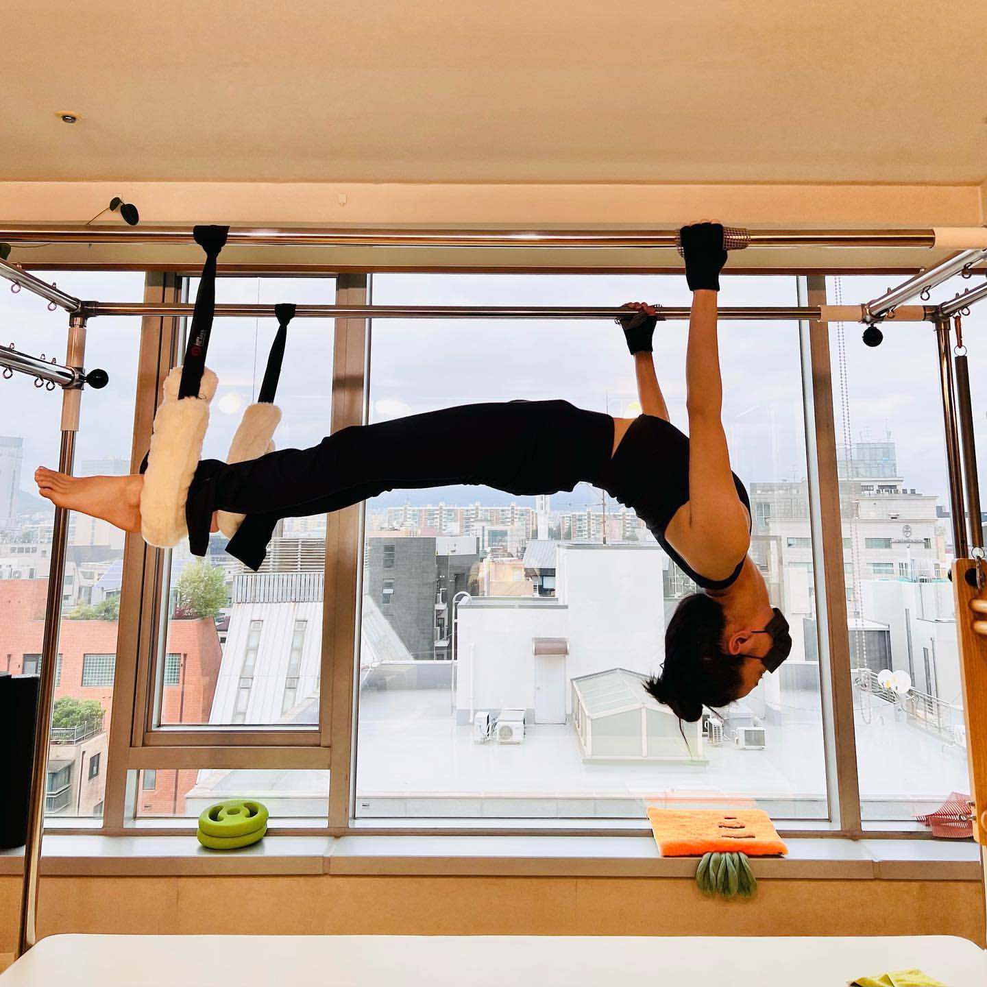 BLACKPINK's Jisoo shows off her toned body going wild with her extreme beauty