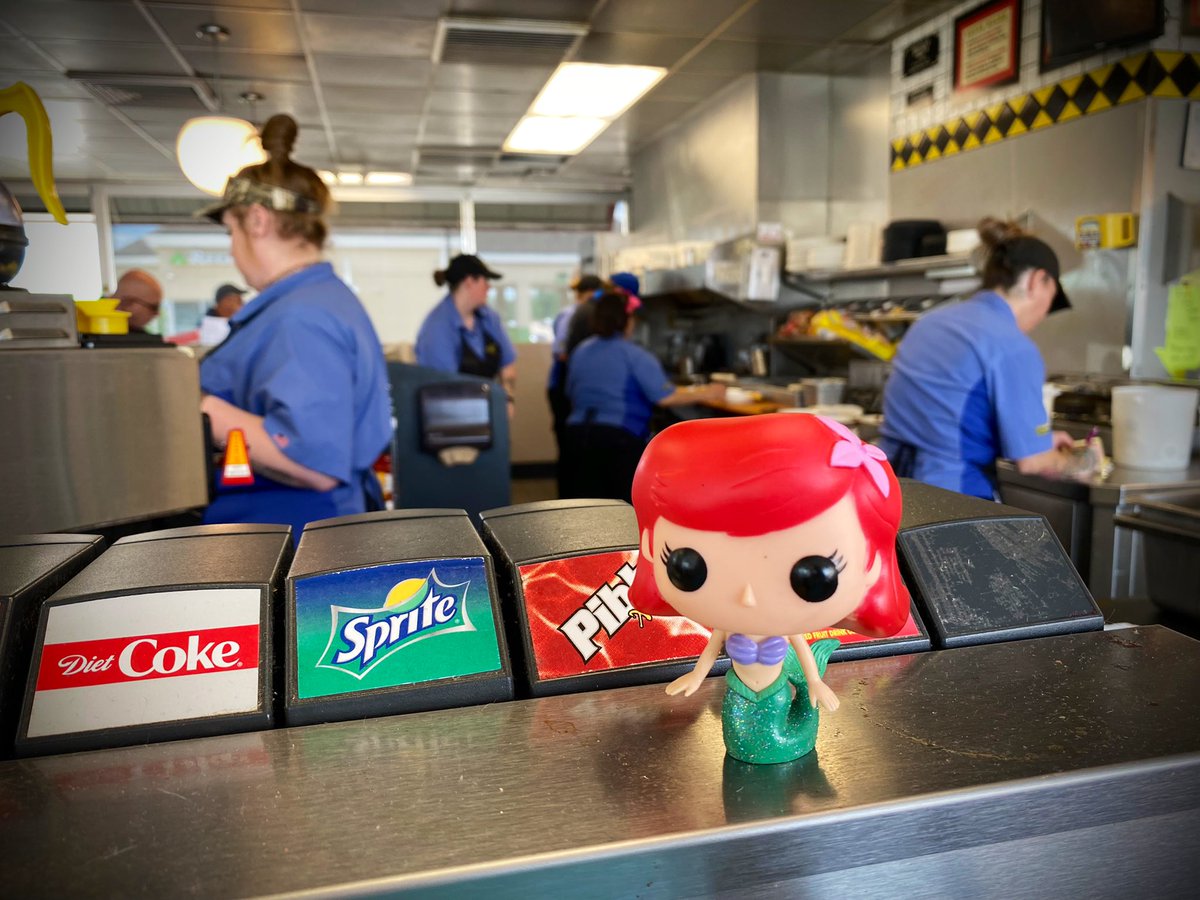 AUKathy2418's tweet photo. @LongboxCrusade @yardsaleartist Mission 11 ✅
🎶 you want Waffle House employees, I’ve got six. But who cares no big deal I want more. 🎶
#AgentAriel always finds time for food. #AgentsofLBC #longboxcrusade #scavengerhunt https://t.co/PcNVkzi1ue