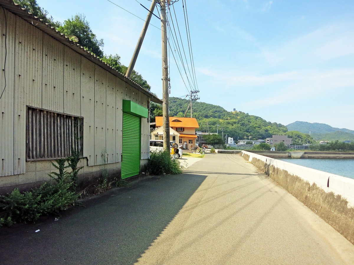 samidare_y's tweet photo. ㊵3期PVの海沿い2
3期1話の海沿いの続きです。
1枚写真が余ってしまったのでとのしょうBASEに貼ってあったポスターを1枚回(#^^#) https://t.co/c8GqxhYvPS