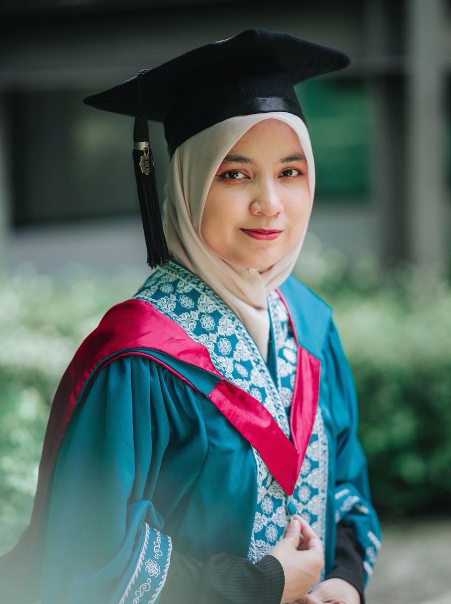 semmasemm's tweet photo. Thank you to @BTS_twt for being there during my early engineering school and @TXT_members for keeping me sane during my final years ๐ค #iiumconvocation https://t.co/f0Q4wdaptc