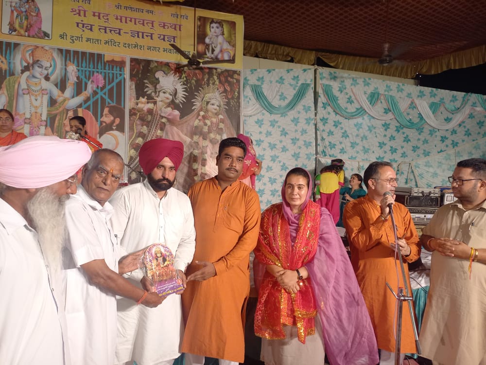 HardeepSinghTo7's tweet photo. ਕੱਲ੍ਹ ਭੈਣ #ਨਰਿੰਦਰ_ਕੌਰ_ਭਰਾਜ_MLA ਹਲਕਾ ਸੰਗਰੂਰ ਨਾਲ ਸ੍ਰੀ ਕ੍ਰਿਸ਼ਨ ਜਨਮ ਅਸ਼ਟਮੀ ਦੇ ਸ਼ੁਭ ਤਿਉਹਾਰ ਤੇ  ਸ੍ਰੀ ਰਾਧਾ ਕ੍ਰਿਸ਼ਨ ਮੰਦਰ ਅਤੇ ਸ੍ਰੀ ਦੁਰਗਾ ਮਾਤਾ ਮੰਦਰ  ਵਿਖੇ  ਭਗਵਾਨ ਸ੍ਰੀ ਕ੍ਰਿਸ਼ਨ  ਜੀ ਦੇ ਚਰਨਾਂ ਵਿੱਚ ਨਤਮਸਤਕ ਹੋਣ ਦ��� ਸੁਭਾਗ ਪ੍ਰਾਪਤ ਹੋਇਆ  -ਹਰਦੀਪ ਸਿੰਘ ਤੂਰ ਟਰੱਕ ਯੂਨੀਅਨ ਪ੍ਰਧਾਨ https://t.co/WPeCpav5Cr