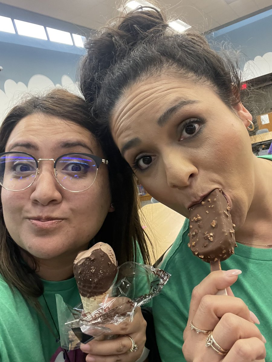 castro_teaches's tweet photo. What a great day today! #team5th #5th_is_lit https://t.co/axkAnIF75Y