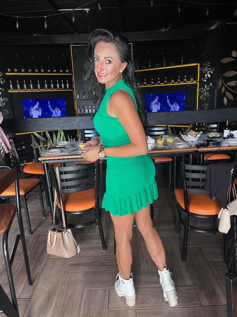 norylila81's tweet photo. De todo he hecho, siempre con un objetivo: “felicidad”. Diosito esta semanita de cumple, me hizo ver nuevamente en quién NO quiero convertirme, confirmando que para amar hay que admirar y soy una mujer con mucho AMOR para dar y recibir…
😍🥰😘#tour41 https://t.co/xcRs8Zque8