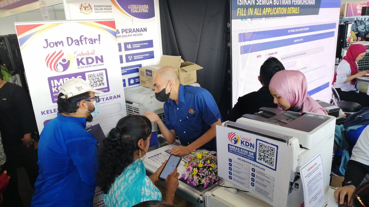 19 &amp; 20 Ogos 2022 :

𝗝𝗘𝗟𝗔𝗝𝗔𝗛 𝗔𝗦𝗣𝗜𝗥𝗔𝗦𝗜 𝗞𝗘𝗟𝗨𝗔𝗥𝗚𝗔 𝗠𝗔𝗟𝗔𝗬𝗦𝗜𝗔 (𝗔𝗞𝗠) 𝟮𝟬𝟮𝟮 𝗡𝗘𝗚𝗘𝗥𝗜 𝗦𝗘𝗟𝗔𝗡𝗚𝗢𝗥

Ribuan pengunjung memeriahkan Jelajah Aspirasi #KeluargaMalaysia 2022 Selangor yg mbuka tirainya smlm di Dataran Karnival, Stadium Shah Alam.