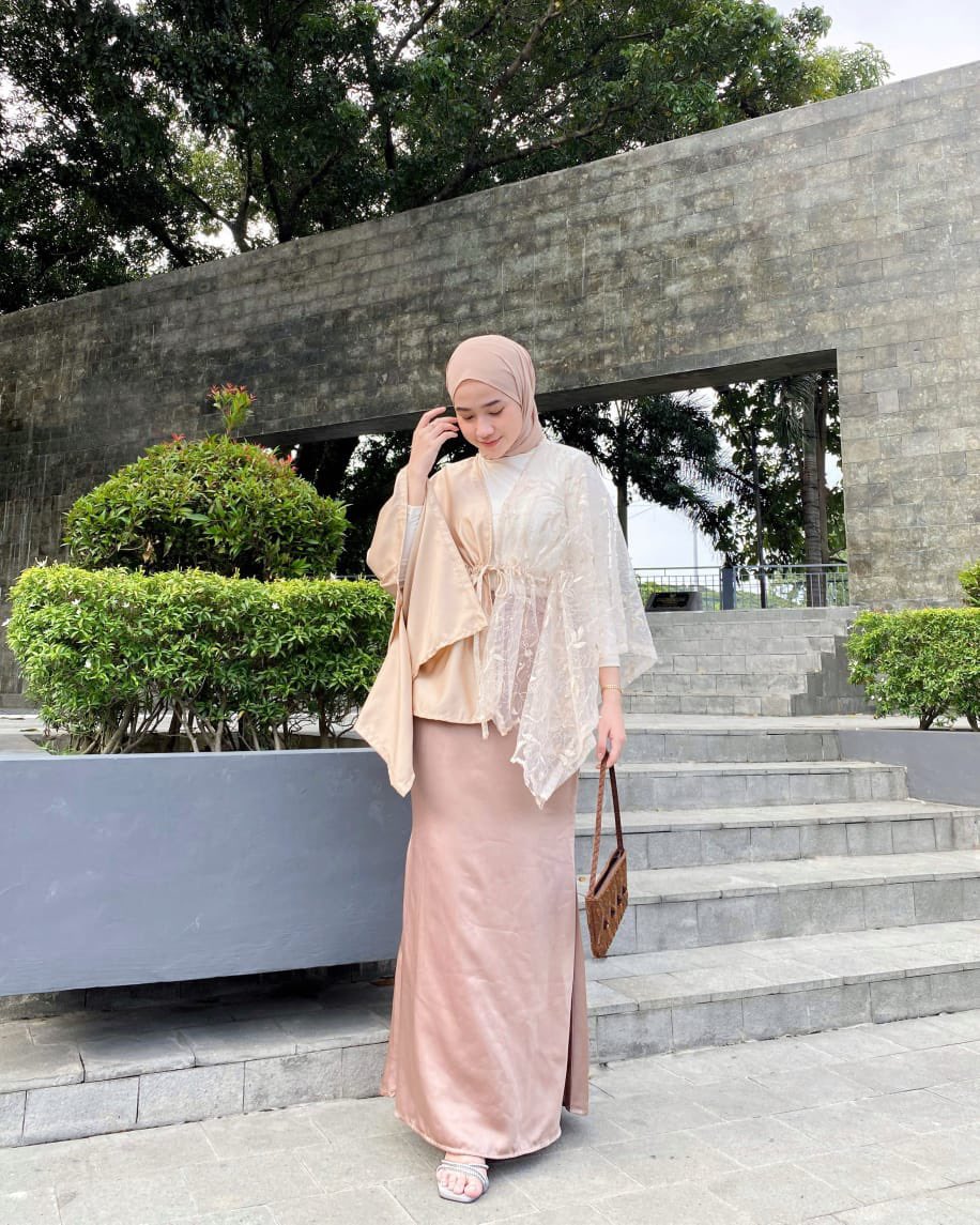 FannyIP's tweet photo. Rekomendasi outer kondangan/wisuda simple/acara formal/semi formal beli di oren🍑                                                          

                                                                               ✨ A Thread ✨ https://t.co/AU0fITINVv