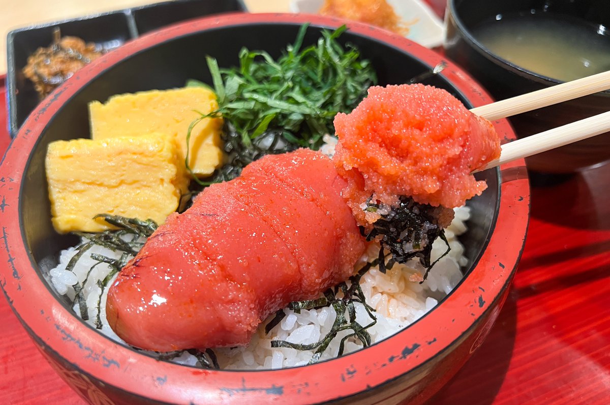 【ふく竹】
@東京駅直結

明太子を丸ごと1本使った「明太丼御膳」を食べられるお店。
明太子の老舗「かねふく」直営の専門店で、厚みのある明太子を思いっきり頬張れる明太好きのための逸品！
海苔と大葉と一緒に食べたり、特製旨ダレをかけても美味🍚