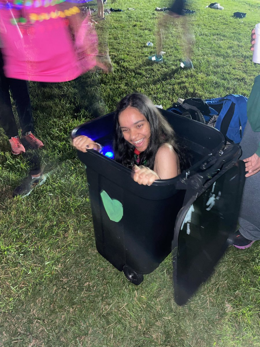 novidistance's tweet photo. Great first meet today at Lamplighter!! Our Varsity girls finished 12th in their flight while JV finished 10th in their flight. Also, big shoutout and happy birthday to Abby German, finishing 19th overall!! 👏💚🤍🥳
#lotsoffreestuff
#midnightrun https://t.co/UStxsVHJFA