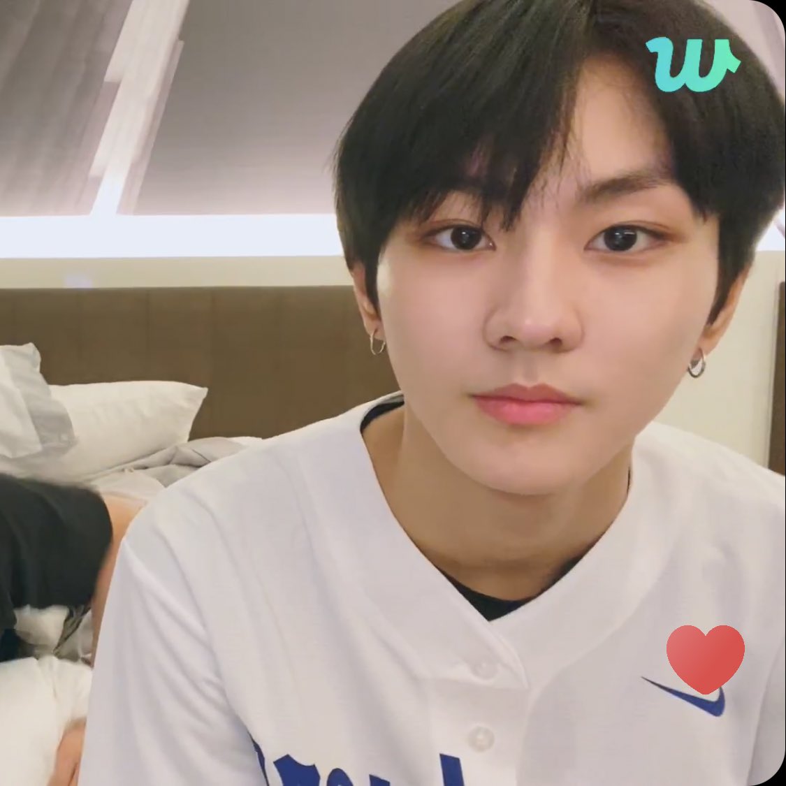 오늘 지인짜 잘생김 ㅠㅠ 눈물나