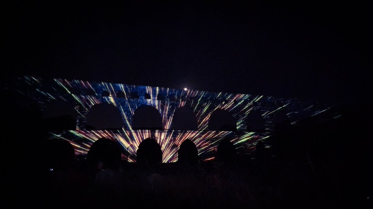 Happy Saturday 
✨️✨️✨️
Illuminations 
#PontduGard #southoffrance #gard #photography