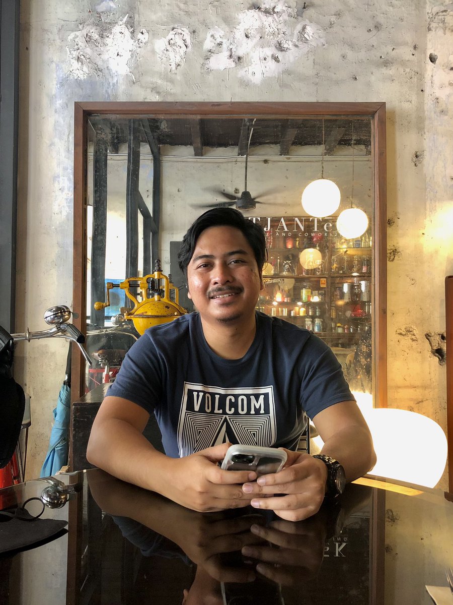 FadilahKadir's tweet photo. He approved the pic! #weekendstroll https://t.co/GSscPxN65o