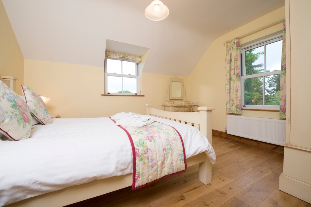 coastalcottages's tweet photo. #AugBankHol Garden Pitts Retreat in Landshipping | 27th Aug-3rd Sept | ยฃ1359
๐๏ธ Sleeps 8
๐ถ #DogFriendly
๐ Waterway views
๐ฝ๏ธ Short drive to amenities
๐ฅพ Footpaths nearby
๐บ Terrace & enclosed lawn
๐๏ธ https://t.co/QFMYQaBvXk
#visitpembrokeshire #visitwales #coastalcottages https://t.co/vxeEFraIsZ