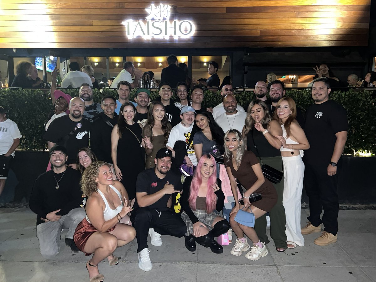 Zech3D's tweet photo. Always a good time when the ape fam gets together 🐵❤️ https://t.co/XrnCCgFNbO