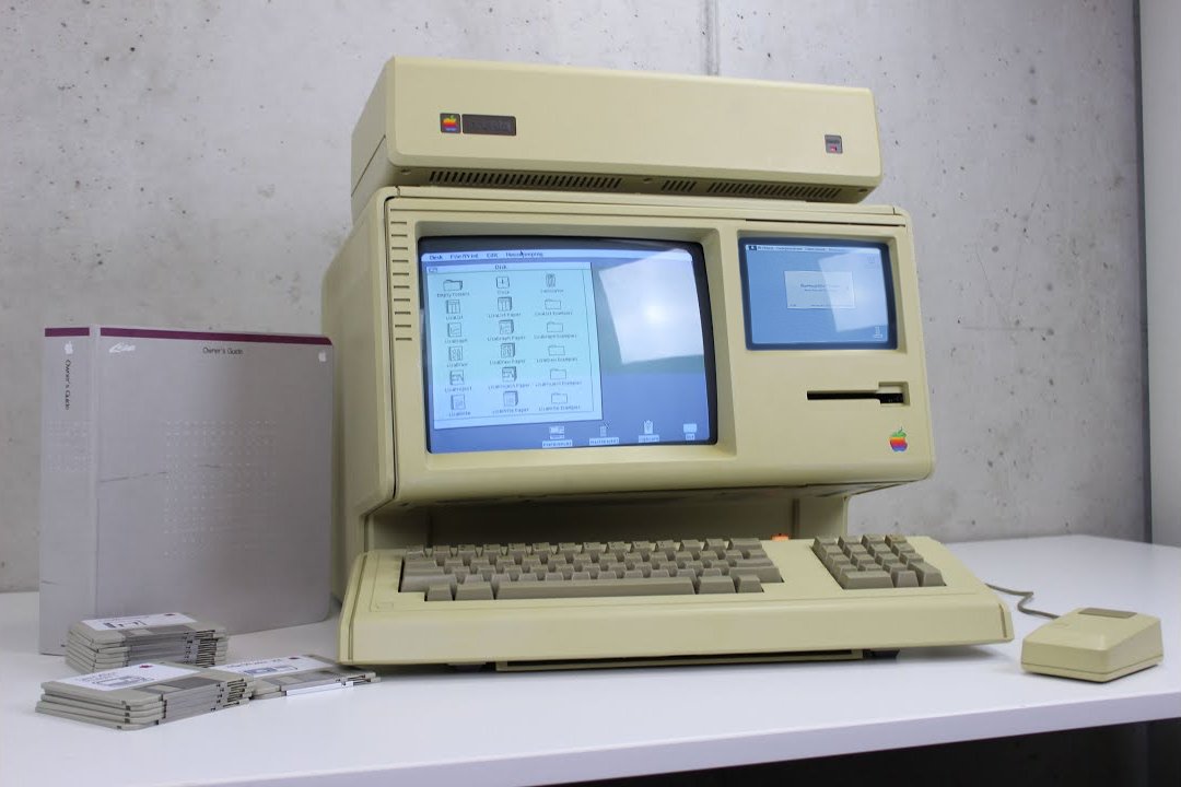 apple_strange's tweet photo. In 1985 Apple tried to bring compatibility with MacWorks and Macintosh System Software one step further and developed the Macintosh XXL which included a Macintosh XL (a new version of the Lisa) and the new Macintosh (1984) in one package. https://t.co/YjaiqbIzZJ