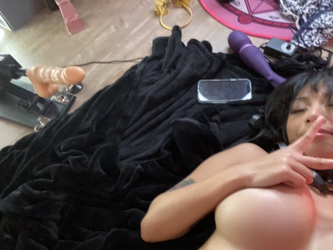 this is what i mean when i say work was crazy https://t.co/KsM8aC5h7S