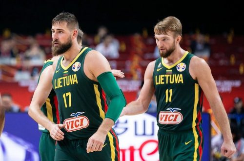 basketusa's tweet photo. La Lituanie de Domantas Sabonis et Jonas Valanciunas termine sur un sans-faute https://t.co/sSPGQ1eeFz https://t.co/IIF76hRDQL