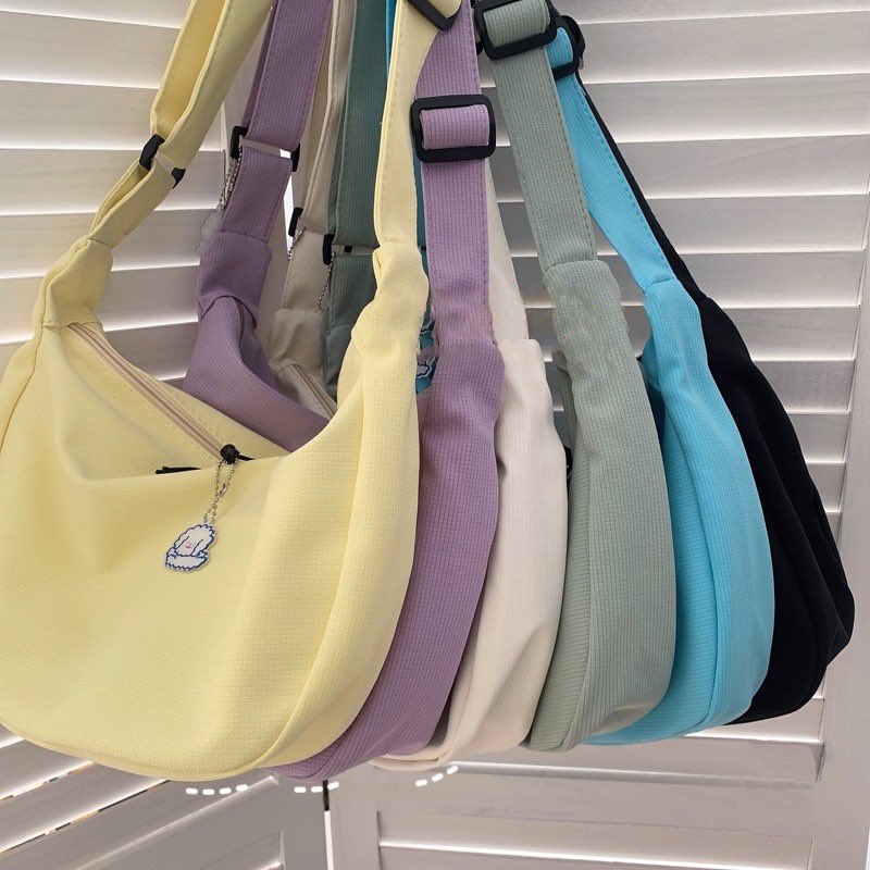 superstarhoshi's tweet photo. Concert bag budol thread, lahat pasok sa MOA Arena requirements 🫶🏻

Criteria: Can fit a lot, has pockets, has zippers and buttons para di madukutan, waterproof or makapal enough just in case, low maintenance https://t.co/2uqOGvrd0X