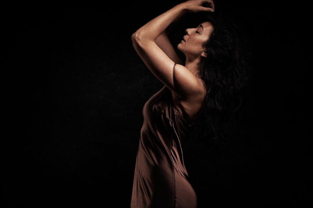 🤎Kimmie🤎
~
@kimmiejadelai @panasonic_au @lumix @elinchrom_ltd @eizo_apac @exposuresoftware @iso1200 
~ 
#photooftheday #moodedits #studiomood #Panasonic #portraitphotography #lumixs5 #louisebagger #elinchromelb500 #myexposureedit #myeizo #iso1200 instagr.am/p/CheBhh1PccZ/