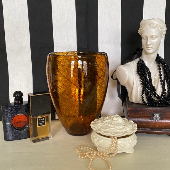 letha_s's tweet photo. So good I had to share! Check out all the items I'm loving on @Poshmarkapp #poshmark #fashion #style #shopmycloset #katespade #xhilaration #cratebarrel: https://t.co/gpQz6hBAre https://t.co/M9OyurqDXQ