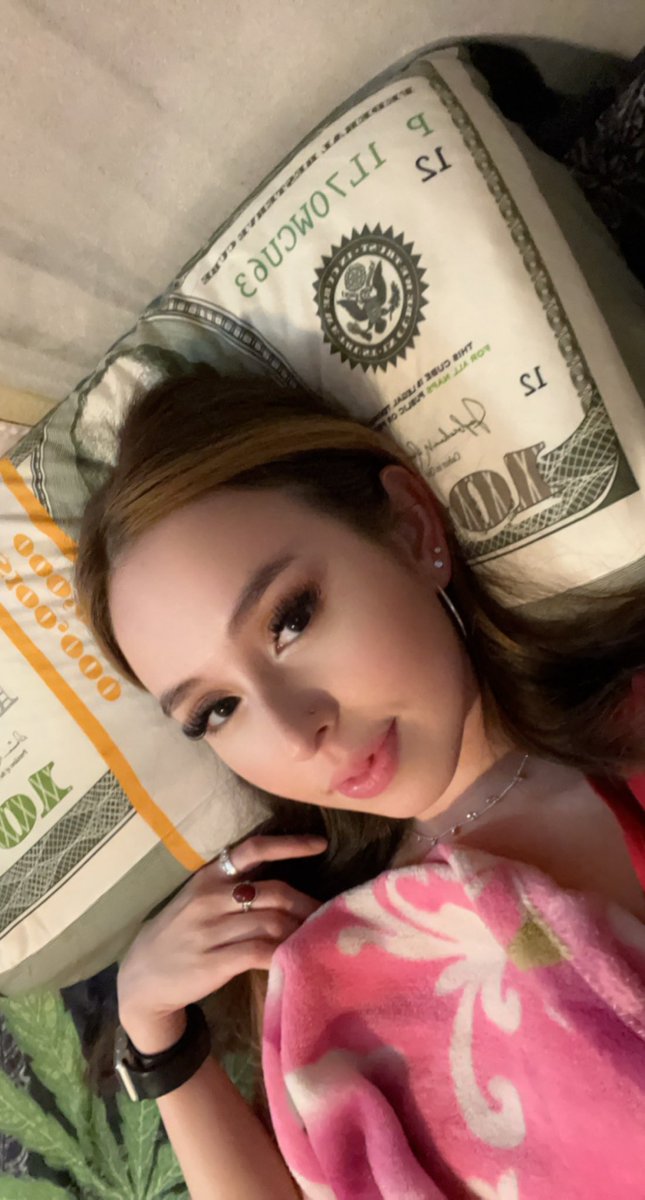 sarahds_00's tweet photo. late night selfies 🤩 https://t.co/vx5dsg89cH