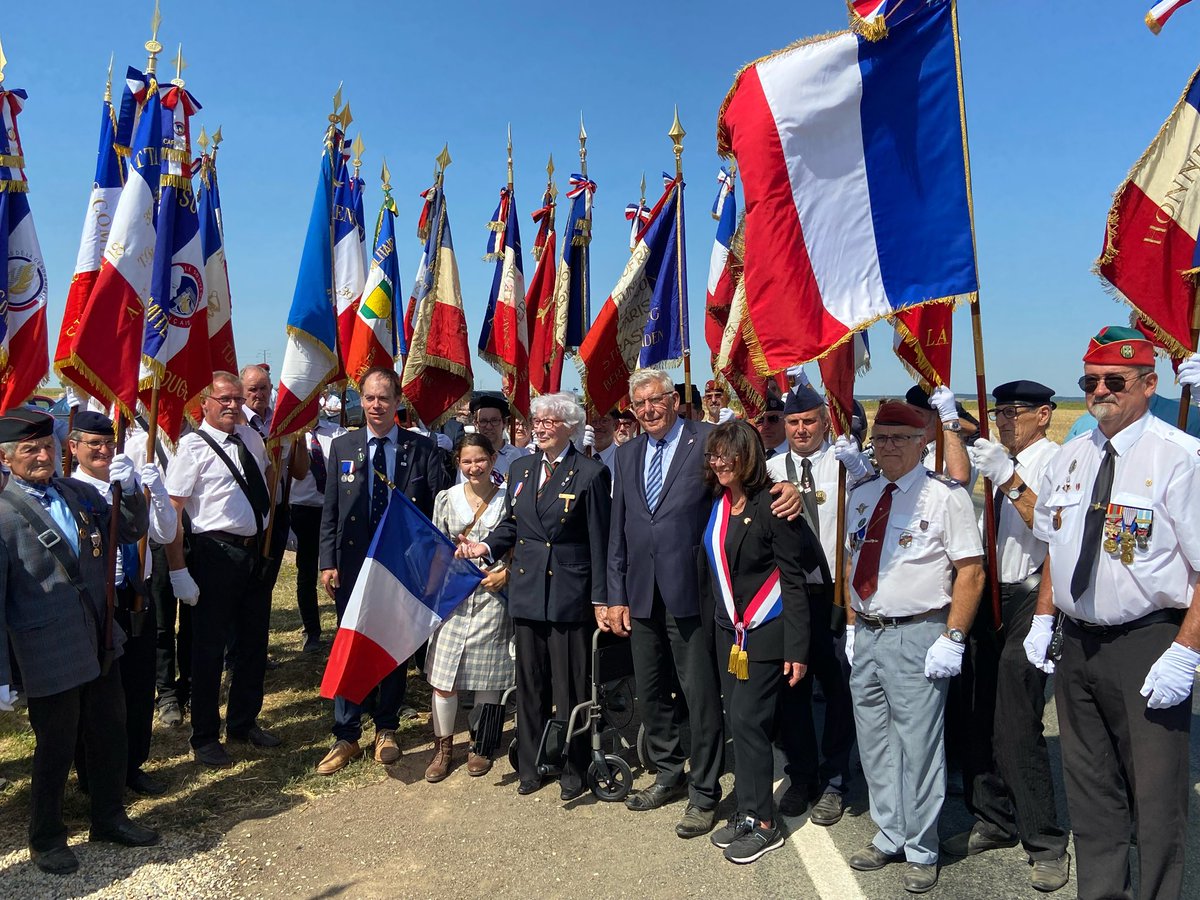 senateur61's tweet image. #RouteLeclerc #2ièmeDB @FabriceDAndrea autour de @BAYARDChris de ses équipes et des élus @ornedepartement @tendanceouest61 @OuestFrance14 autour de #ColetteMarinCatherine grande résistante 🇫🇷plus de 40 portes drapeaux 👏🏻un travail exemplaire qui devrait intéresser les historiens