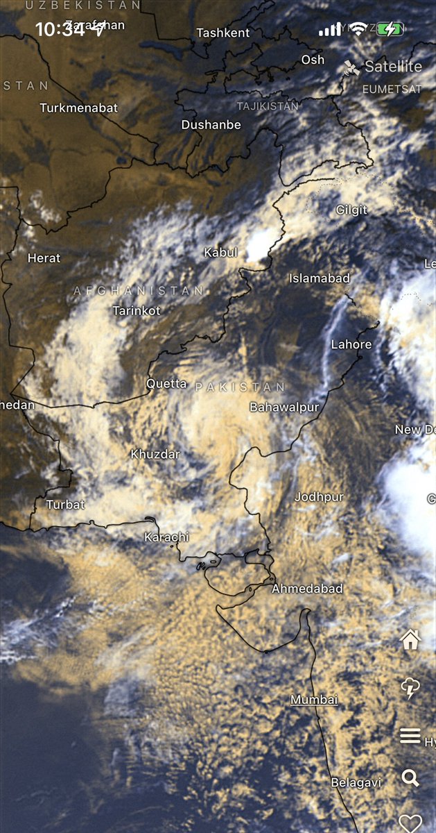 WeatherWupk's tweet photo. MONSOON - WML - LATEST UPDATES: 

The Current Monsoon WML now lies over Northwest Sindh and adjoining Balochistan Region with system core present just over Jacobabad. Under it’s influence Moderate to Heavy Rainfall Continues for the 3rd day in Many parts of Upper and Central https://t.co/elu8n4bp9B