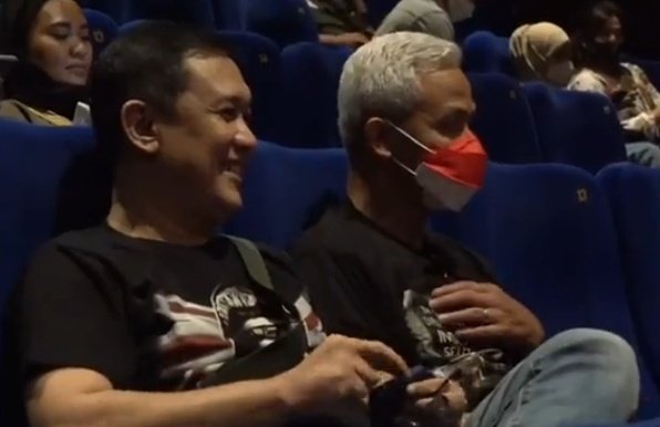 NenkMonica's tweet photo. Katanya Calon Presiden koq dekatnya sama Sampah Masyarakat. 
Gak salah ini  ? 
#TangkapDennySiregar 
#TangkapDennySiregar https://t.co/3yvkqgGoPs