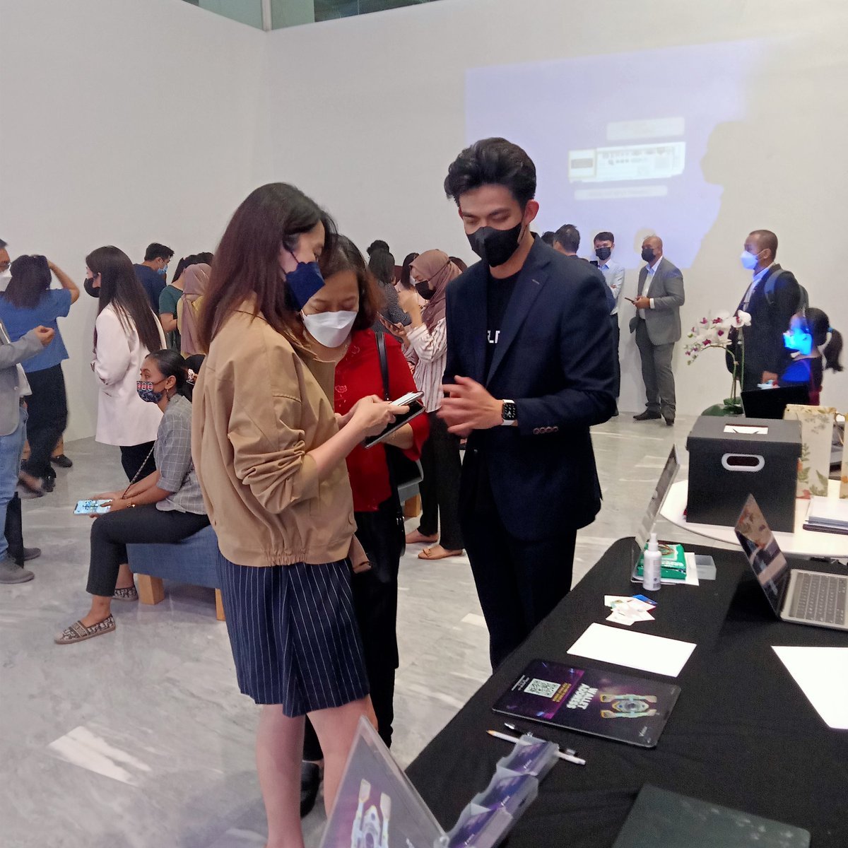 WORLDXOFFICIAL's tweet photo. Seems like everyone is interested in signing up with us huh? 🤔
Make sure to get Whitelised for our Passports via the link below!
https://t.co/XJmrHlehQh
#worldx #metaverse #metaversemall #phygital #gamers #MLBB https://t.co/6RoW1tl0Ki
