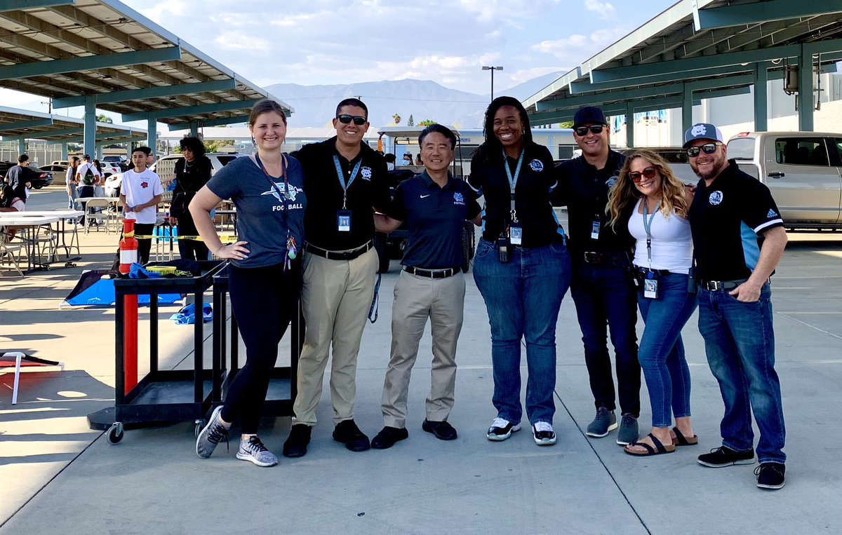 Great first football game for MHS, looking forward to many more!!! <a href="/MontclairCavs/">Principal Gomez</a> <a href="/monica_barberi/">CAV Achievement</a> @MHS_Instruction @CAV_APIntern <a href="/bfd_queen/">Dr.BFD@EHS</a>