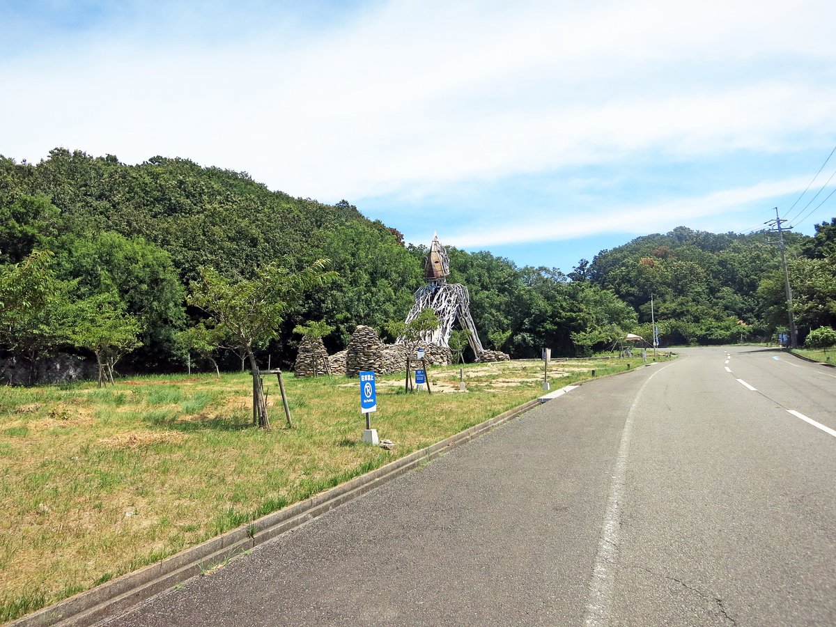 samidare_y's tweet photo. ㊸三都半島　瀬戸芸3
sd47ポップストップ　要はバス停なのですが・・・
sd46ダイダラウルトラボウ　何か形も名前もギリギリな感じがします(笑)　でも大きい
こんな感じで時間切れ、帰りに　カフェはまひるがおさんで美味しいアイスコーヒーをテイクアウトして
急ぎ土庄港を目指します。 https://t.co/RYUwOjUylg
