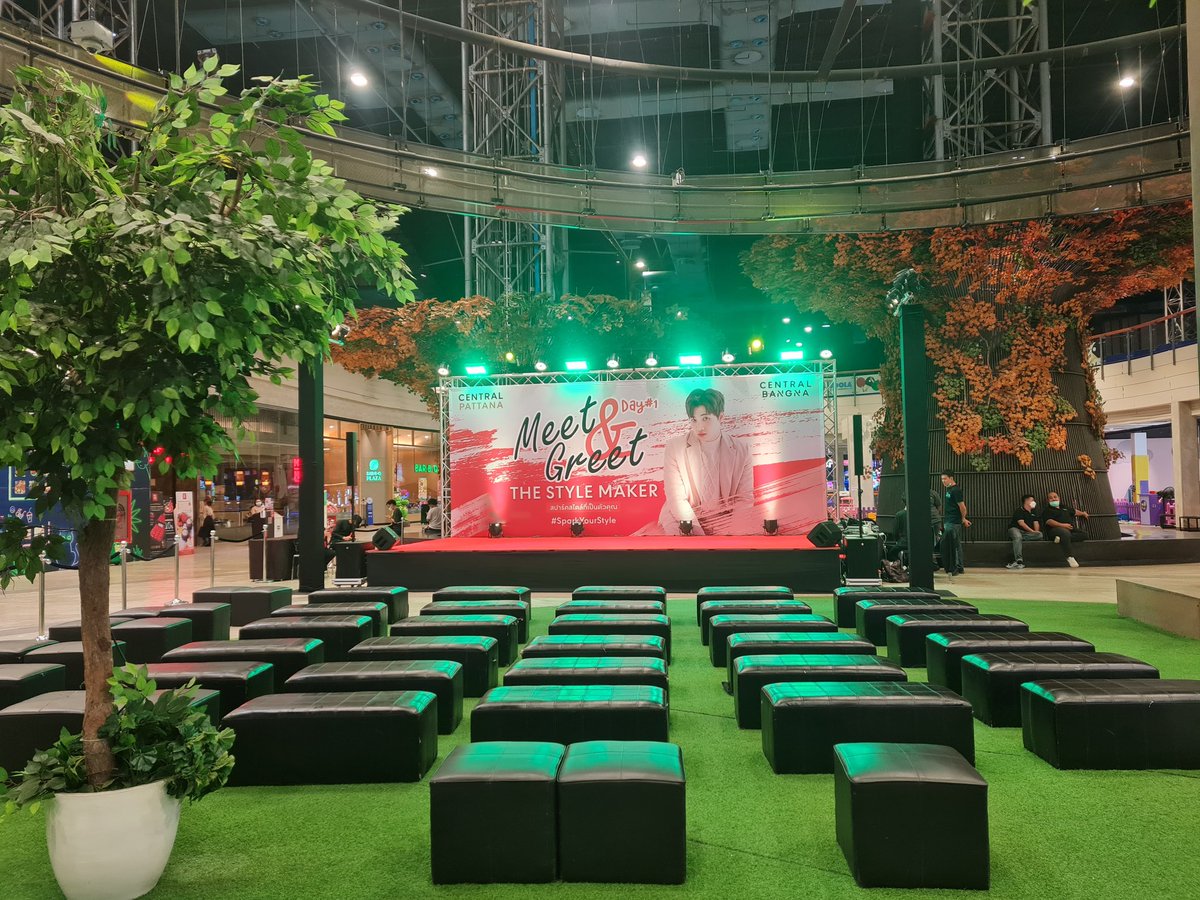 4MEANfc's tweet photo. มารอแล้วนะค้าบบบ ใครมาถึงแล้วสามารถขึ้นบันไดเลื่อนอีกด้านหนึ่งได้เลยครับ เนื่องจากฝั่งโรงหนังปิดปรับปรุงนะครับผม
แล้วเจอกันลานกิจกรรมชั้น 6 ศูนย์การค้า เซ็นทรัลบางนา ค้าบบ 😊💙
#TheStyleMaker #CentralPattana #เซ็นทรัลบางนา #MeanPhiravich https://t.co/XJfXdpd6Uq