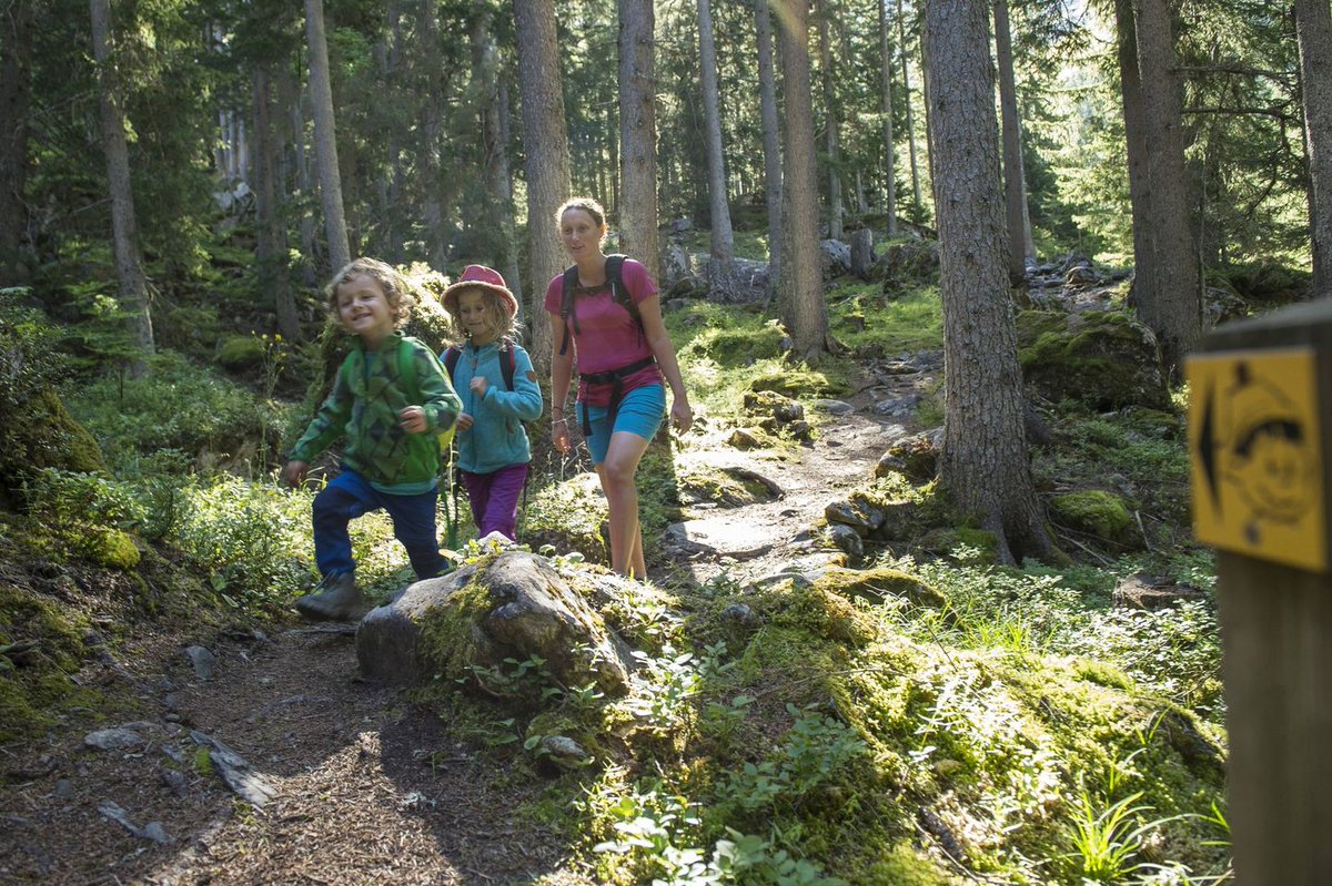 Venez défier vos limites sur le Raid des Familles de Pralognan ce dimanche 21 août 2022. Au programme : course d’orientation et avalanche estivale de surprises ! 
ℹ Inscription à l’Office de Tourisme avant ce soir, 18h.